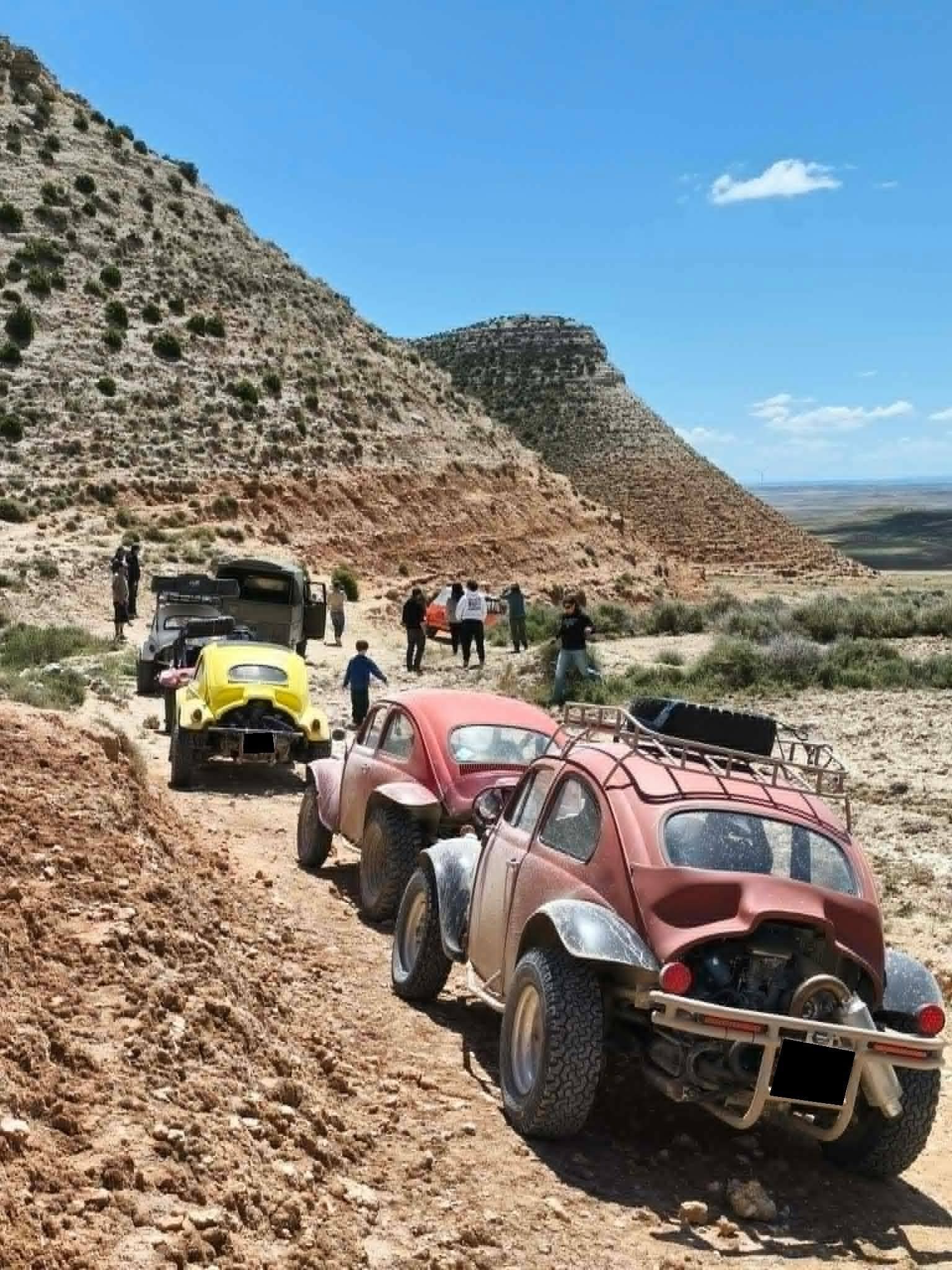 El Bajo Aragón , Teruel el 11 al13 de septiembre 2026 será el escenario de la aventura más especial. Aldeas Abandonadas Inmobiliaria recorrerá sus caminos a bordo de un Suzuki Santana, acercándose a algunos de los rincones rurales más singulares de Aragón