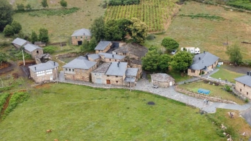 VIVIENDA. Pueblo en venta en Catalunya: ¿cuánto cuesta comprar una aldea abandonada? A pesar de parecer más difícil, también hay aldeas en Barcelona y si se desea las hay de lujo.